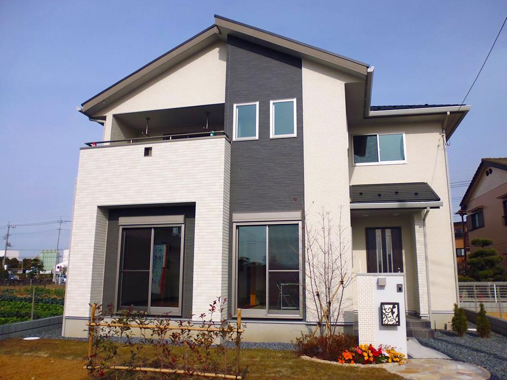 Local appearance photo. Yang hit good of subdivision facing the south road, Parking is two parallel parking Allowed / 1 Building (December 2013 shooting)