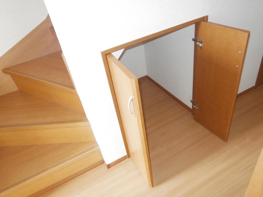 Receipt. Building 3 (first floor hallway of the storage) same specification!