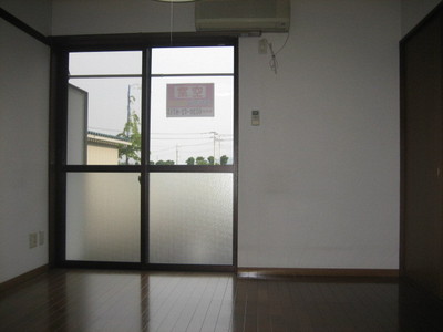 Living and room. Room 1