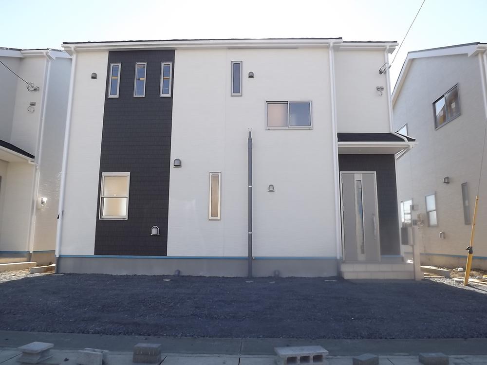 Local appearance photo. 5 Building