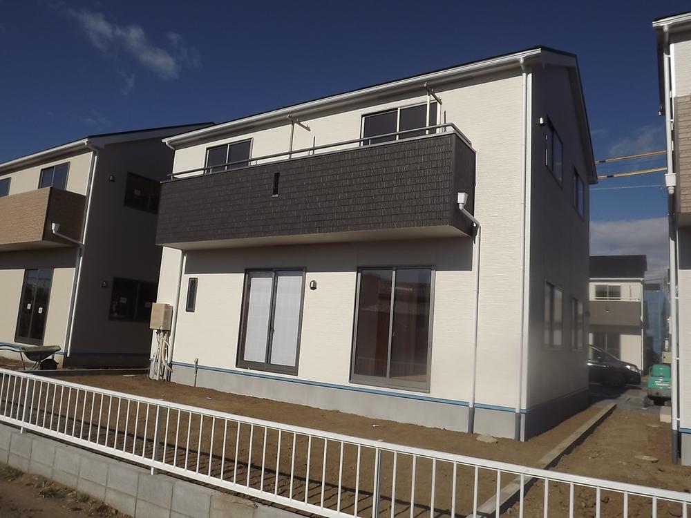 Local appearance photo. 5 Building