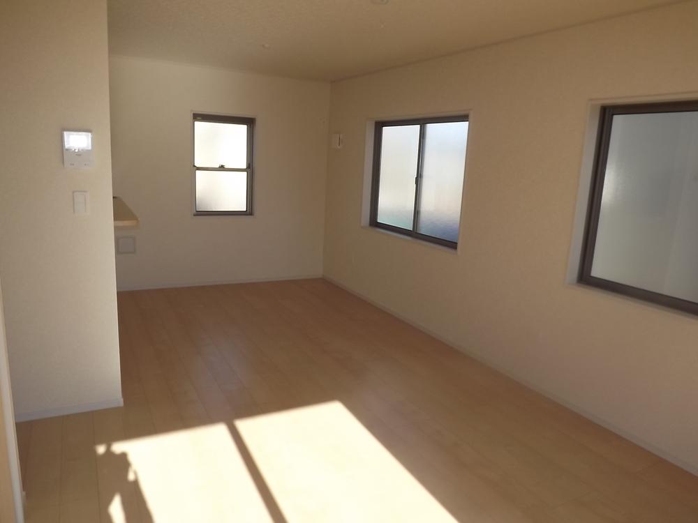 Same specifications photos (living)