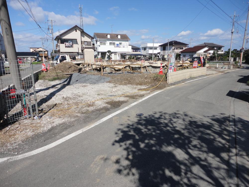 Local photos, including front road. Local (10 May 2013) Shooting