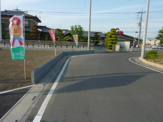 Local photos, including front road. Local (May 2013) Shooting