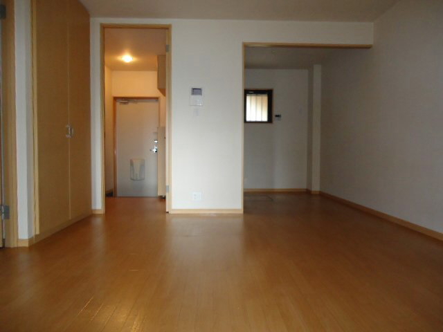 Living and room. Hiroi is living