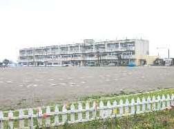 Primary school. Shichihongi until elementary school 850m