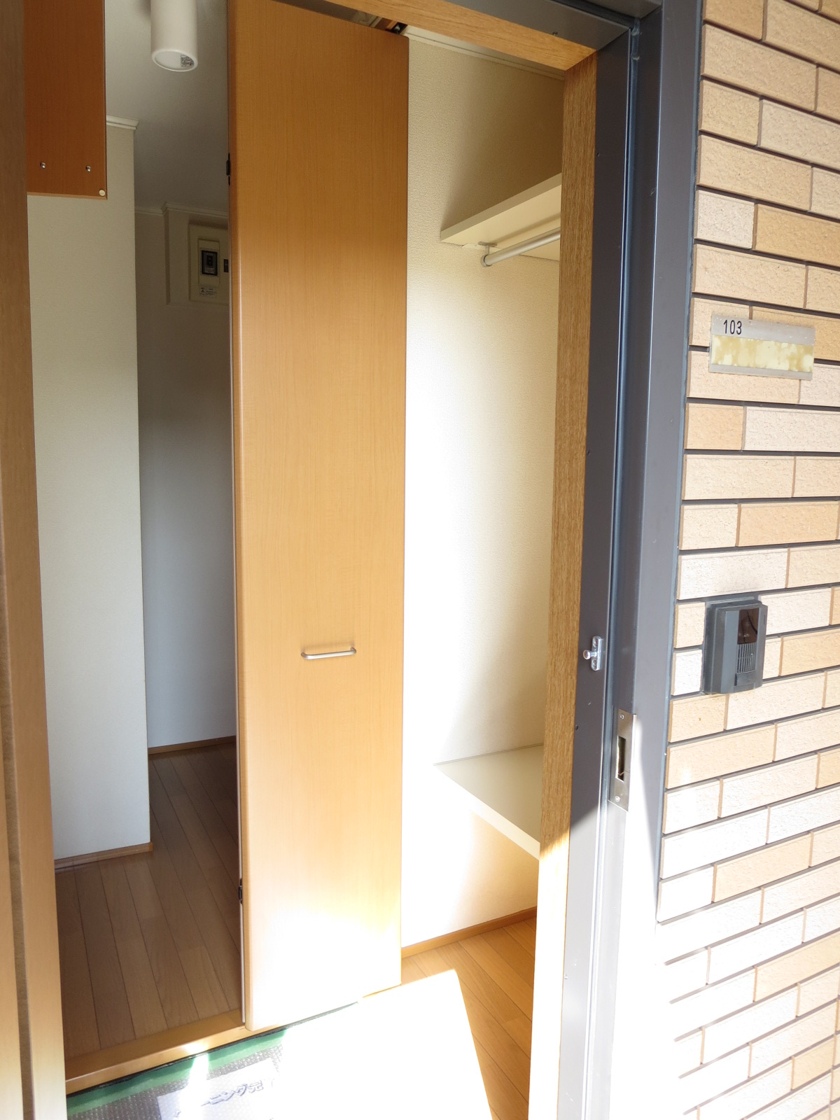 Entrance. There is a foyer housed the coat is applied, Convenient ☆