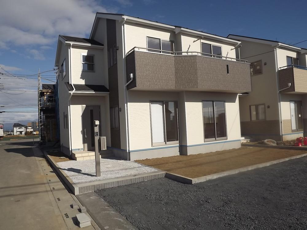 Local appearance photo. Building 2