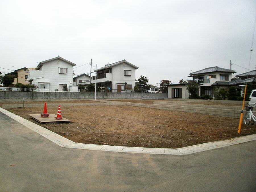 Local photos, including front road. Local (10 May 2013) Shooting