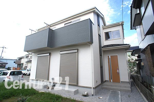 Local appearance photo. Building 2