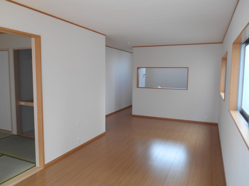 Same specifications photos (living)