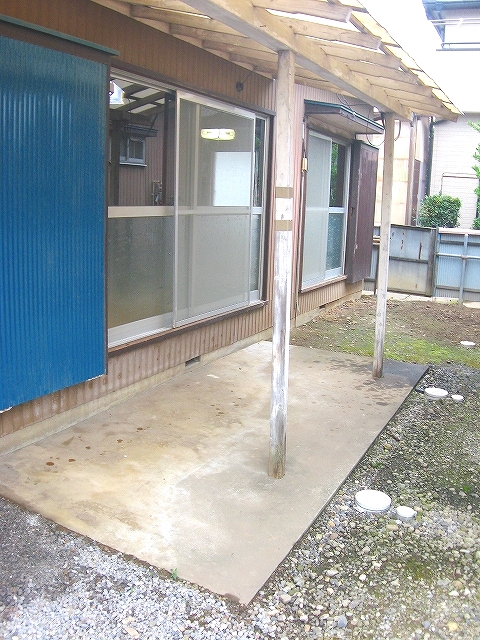 Balcony. Balconies with a roof. Even laundry is Jose a rainy day.