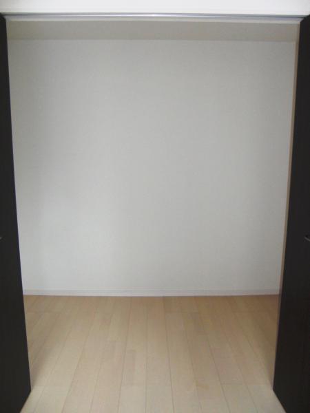 Receipt. Walk-in closet