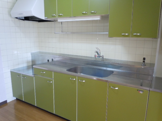 Kitchen. Storage-rich kitchen