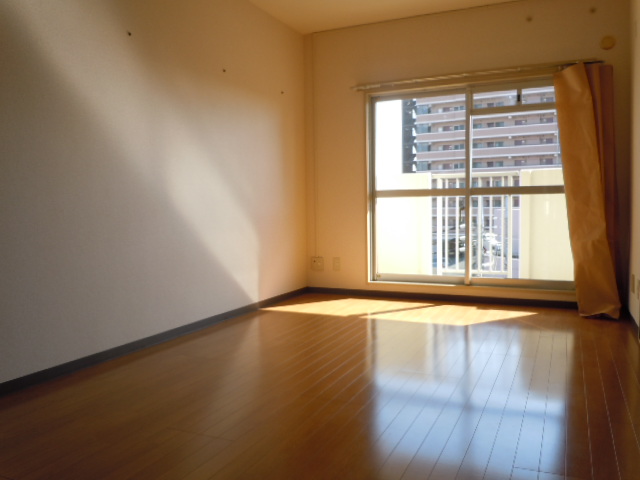 Living and room. 11.2 tatami spacious dining kitchen