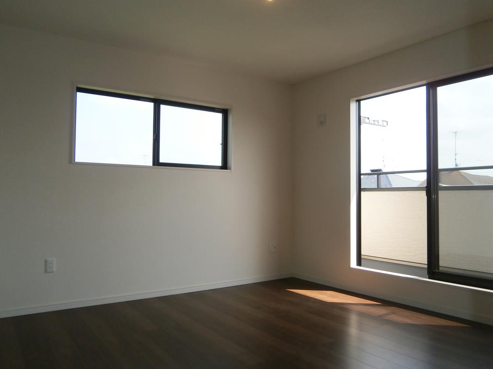 Non-living room. The main bedroom Asahi also drenched