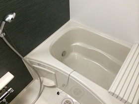 Bath. Add 焚給 is hot water