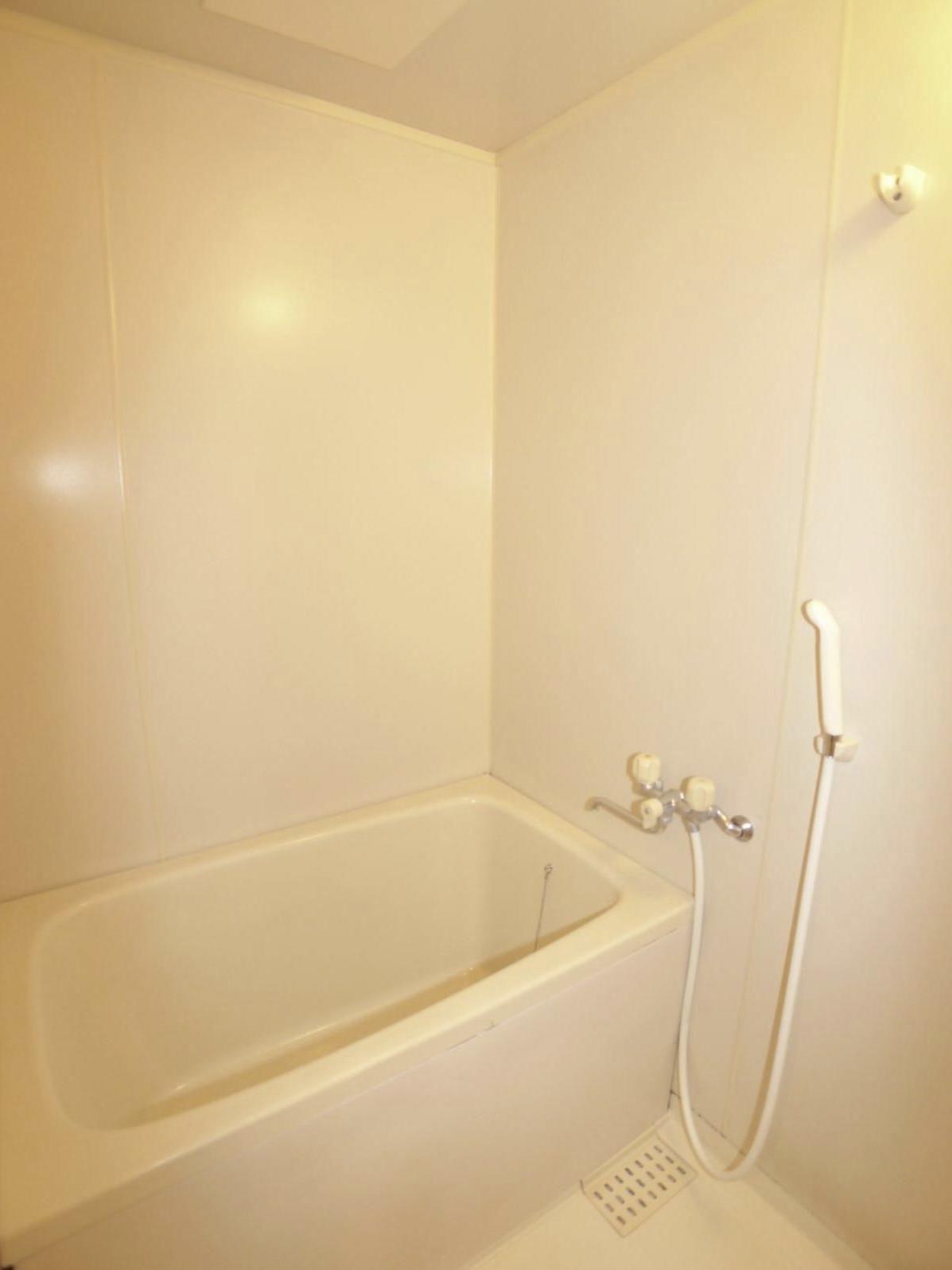 Bath. Reheating hot water supply