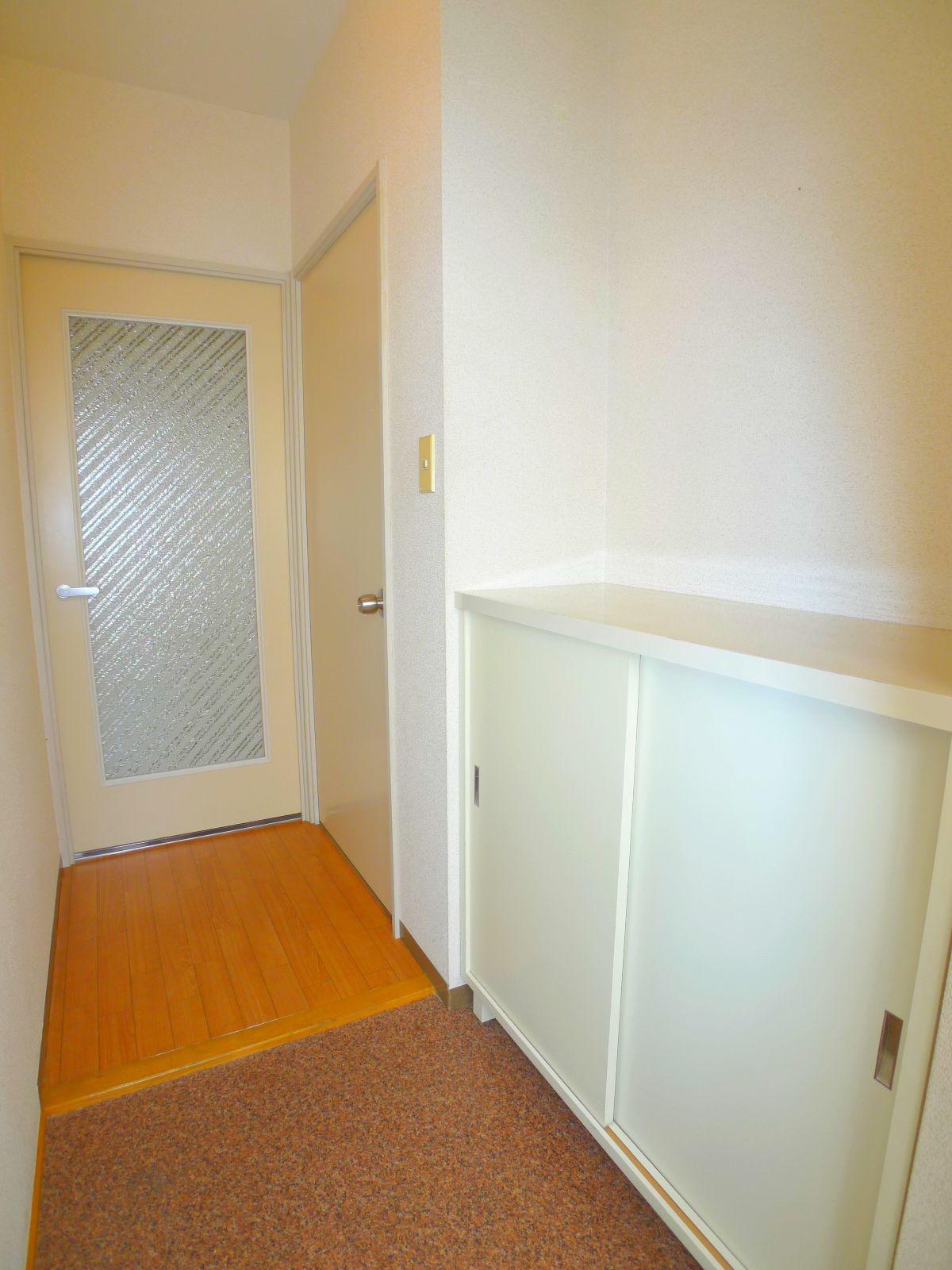 Entrance. There cupboard