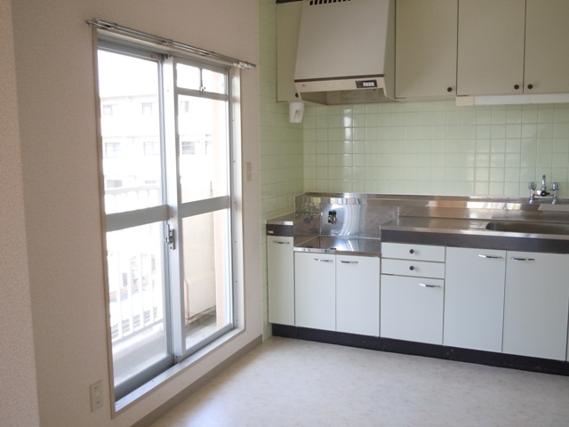 Kitchen. 5.2 tatami spacious kitchen