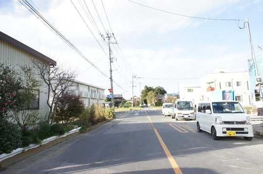 Local photos, including front road. Frontal road