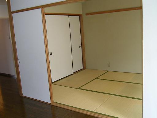 Other room space. Mind is calm is a 6-tatami mat Japanese-style room.