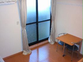 Living and room. 1F flooring, 2F will be carpeted