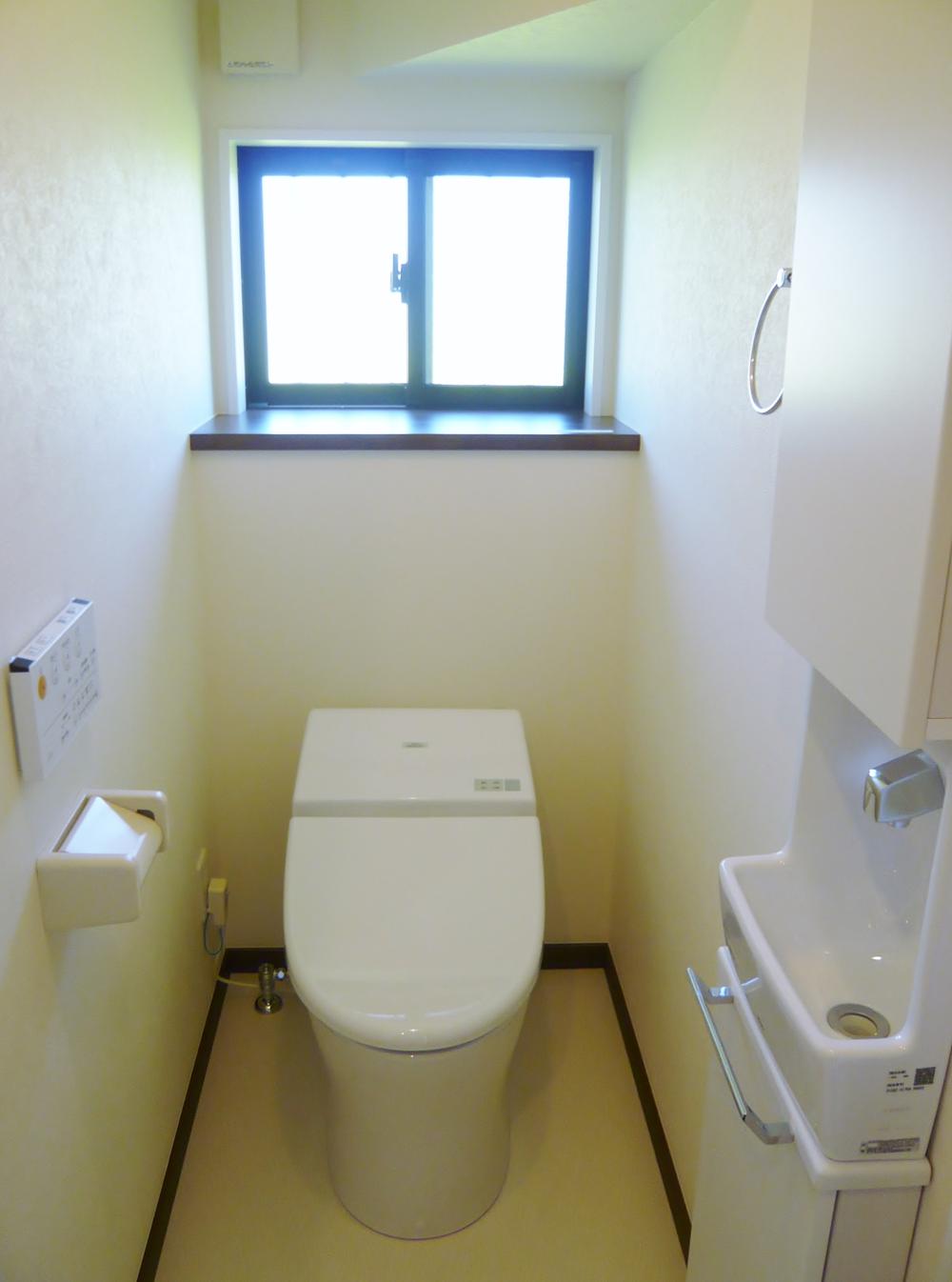 Toilet. High-function toilet with auto open and close automatic cleaning function. It is a convenient storage and with automatic handwashing faucet.