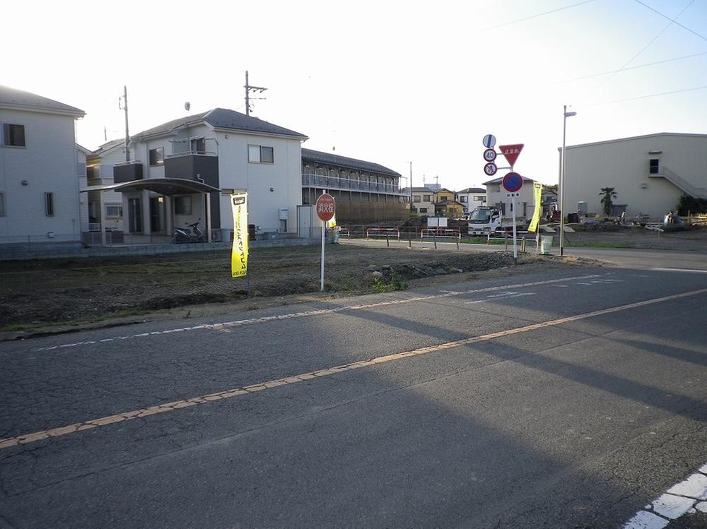 Local photos, including front road. Local (11 May 2013) Shooting