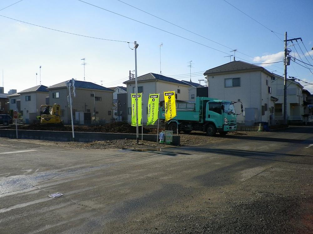 Local photos, including front road. Local (11 May 2013) Shooting