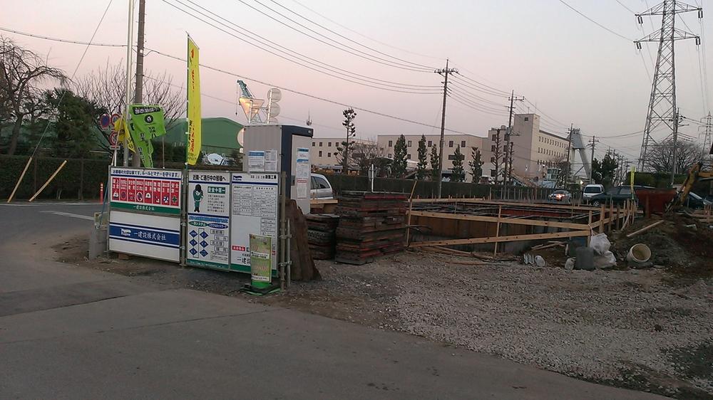 Local photos, including front road. Local (12 May 2013) Shooting