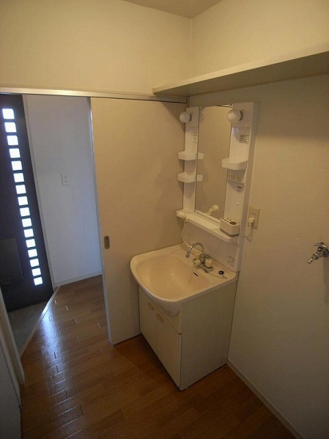 Other. Widely and easy to use washroom!