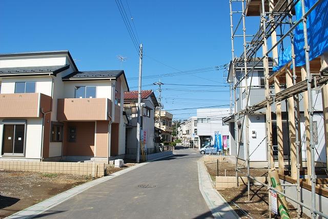 Local photos, including front road. Location of a 10-minute walk from JR Kōnosu Station It is new construction sale of all 11 compartments. Exterior construction, Included planting