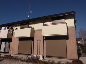 Building appearance. 1F is a terrace