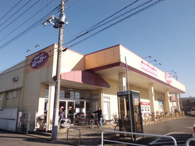 Supermarket. Food off until the stocker (super) 710m