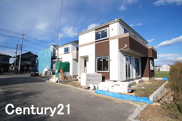 Local photos, including front road. 11 / 13 shooting