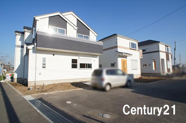 Local photos, including front road. 12 / 3 Shot