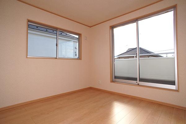 Non-living room. 1 Building