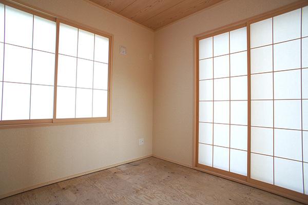 Non-living room. 1 Building