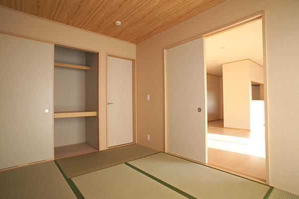 Non-living room. 1 Building