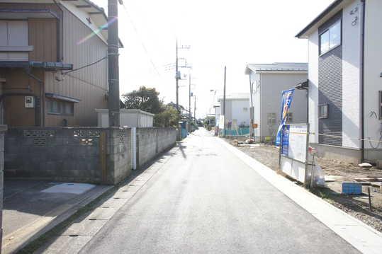 Local photos, including front road. Frontal road