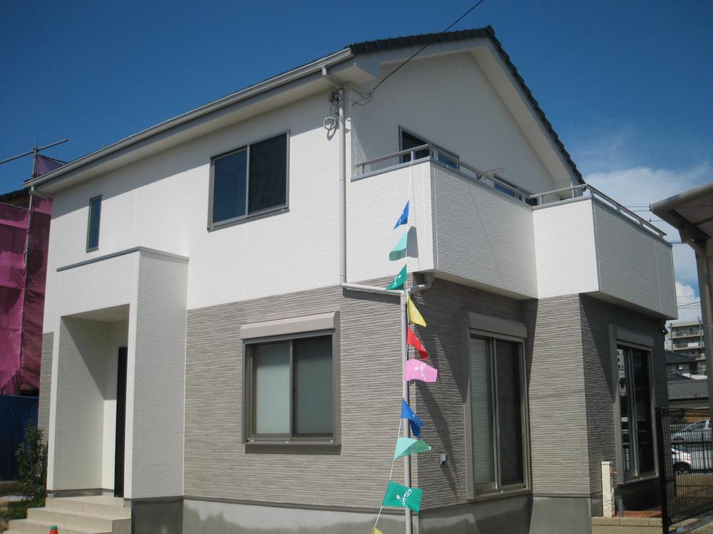 Local appearance photo. Building 3 Balcony space is also spacious ensure the sunny property. Tours are being held.