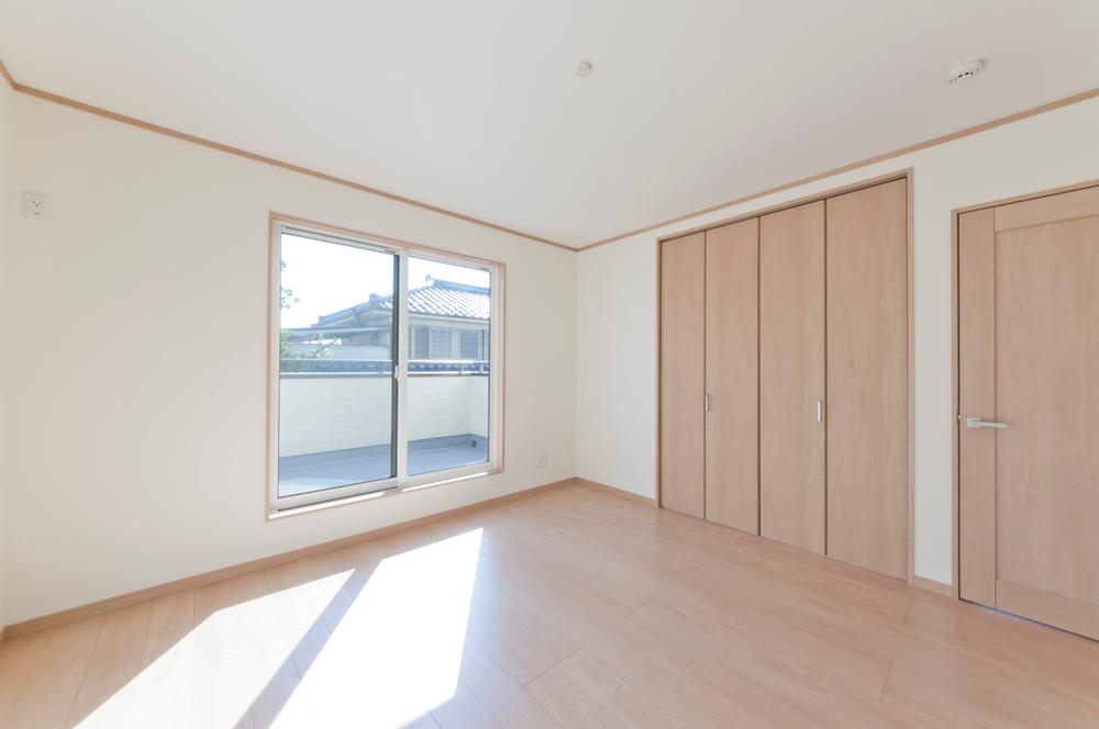 Other introspection. (5) Building The second floor living room. Each room we were firmly secure the storage space.