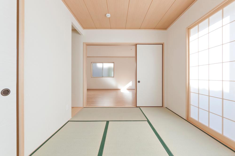 Other introspection. (5) Building Japanese-style space is 6 Pledge. It can also be used for multiple purposes, such as during a sudden visitor as an extension of the living room.