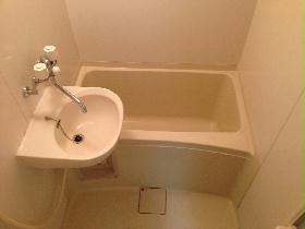 Bath. Wash basin, Shower