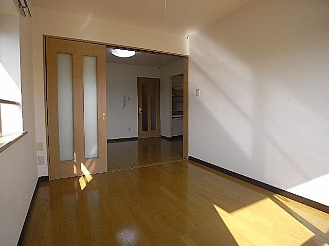 Living and room. South Western-style 6 Pledge