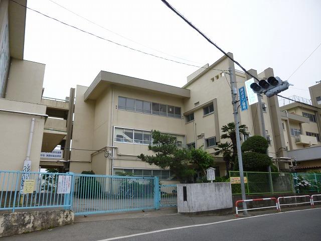 Primary school. Field Mamiya to elementary school 640m