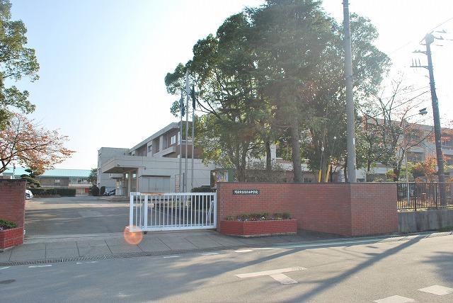 Junior high school. Kounosu 1280m to the West Junior High School