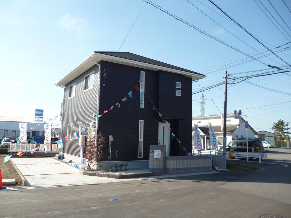 Local appearance photo. Car space is available 2 car