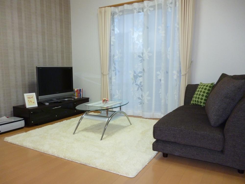 Building plan example (introspection photo). Spacious is the communication space of the family in the living room ☆